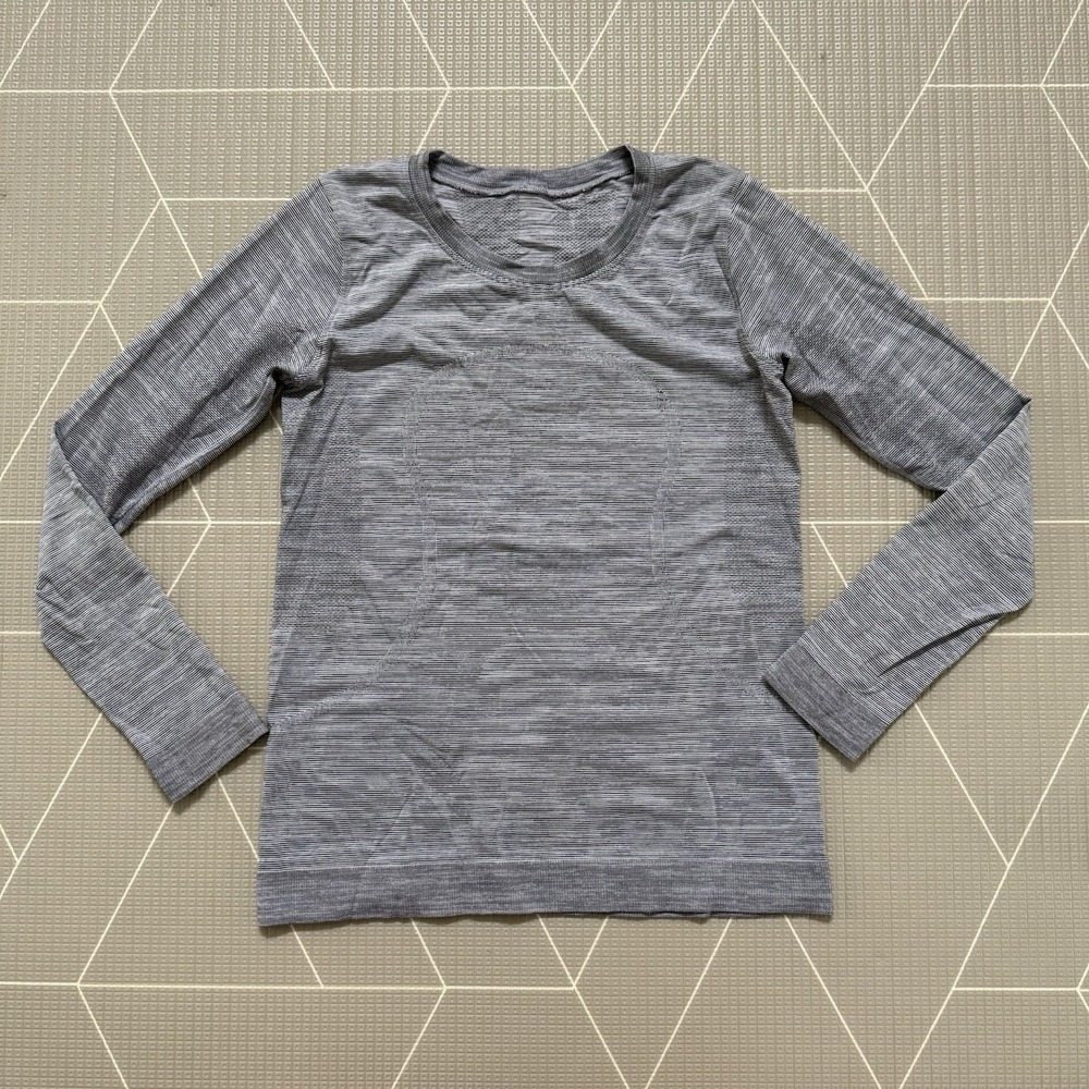 Lululemon Swiftly Tech Long Sleeve 4 Breeze Relaxed Fit Black & White